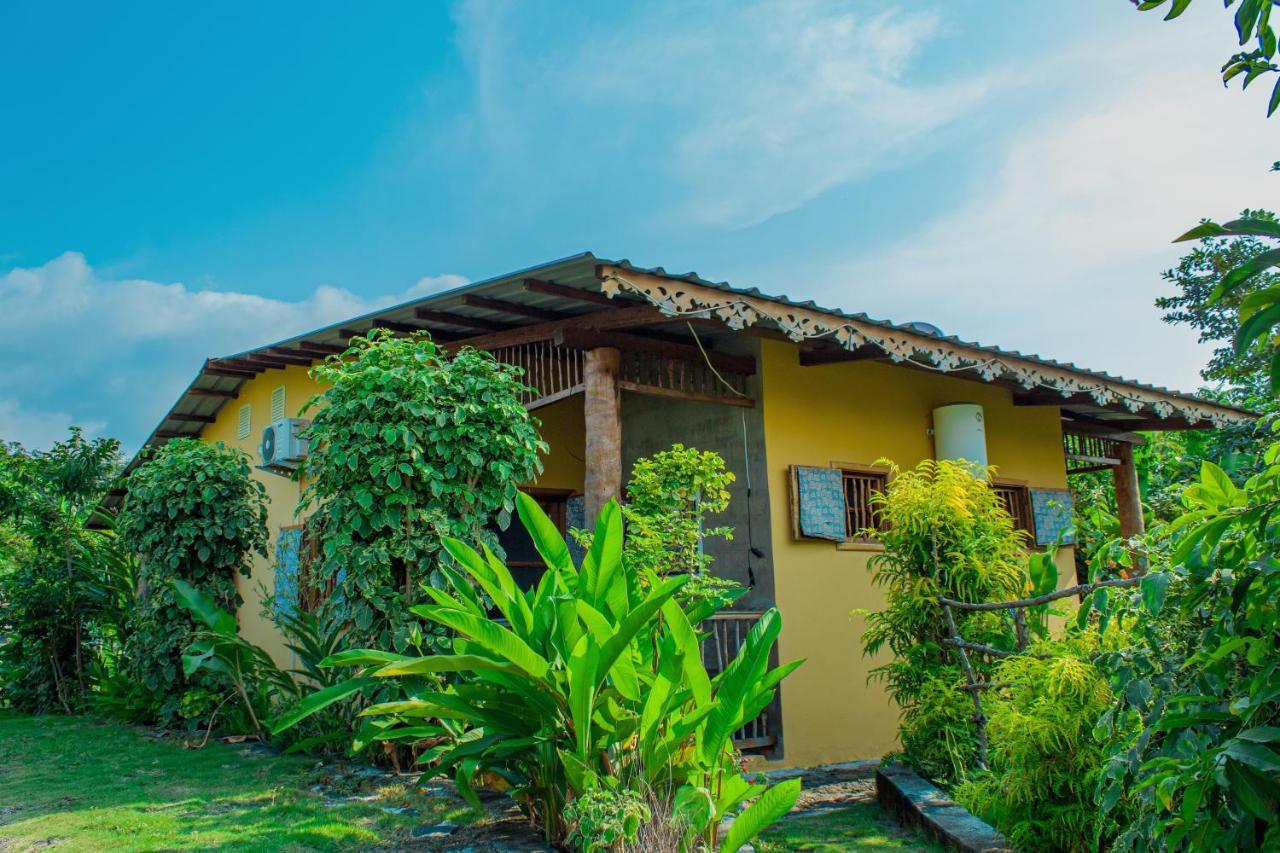 Residencial Tamarindos Bed & Breakfast Morro Peixe Exterior photo